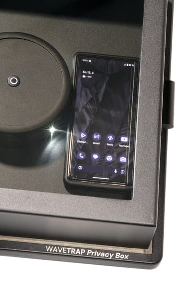 Privacy Box PB-06 - RF blocking Faraday cage technology for mobile device security and TEMPEST protection - Image 10